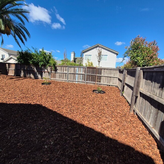 Building Photo - Spacious 4 bedroom Natomas home with Loft