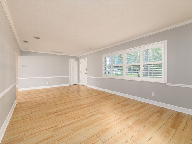 Building Photo - Clearwater Home