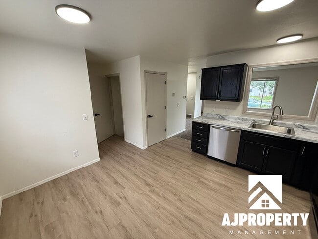 Building Photo - 2809 E Bragstad Dr