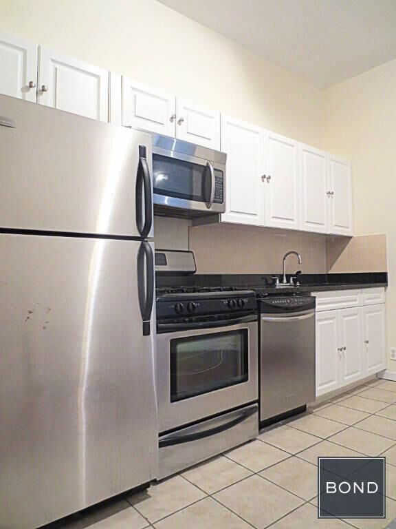 Building Photo - 119 W 104th St