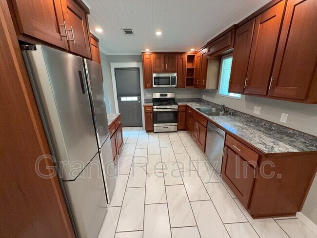 Building Photo - 6709 US-90