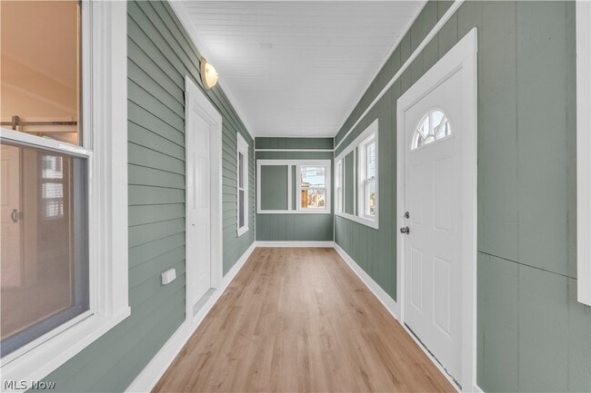 Building Photo - 1330 W 67th St