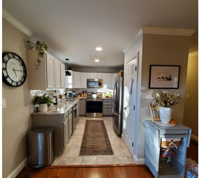 Building Photo - 233 Jackson Ave