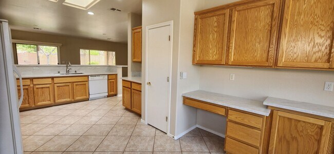 Building Photo - FRESHLY PAINTED 2 Bedroom Patio Home in Ag...