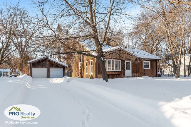 Building Photo - 2 Bedroom Home with a Bonus Office/Den Space