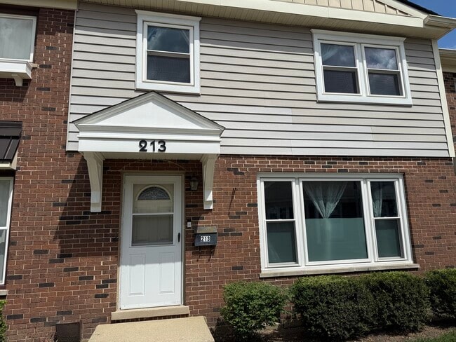 Primary Photo - 213 Frederick Pl
