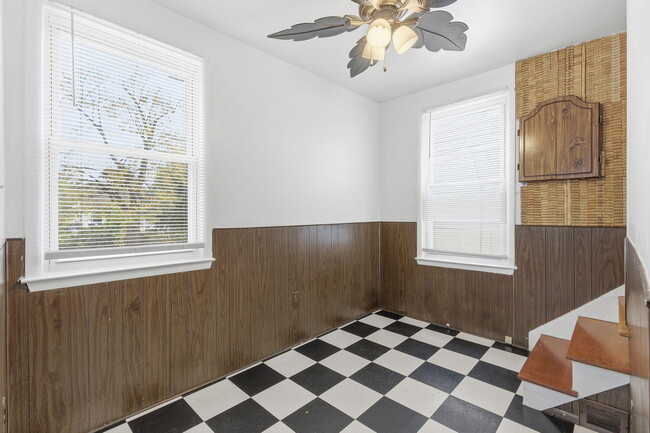 Building Photo - 314 W Muir Ave