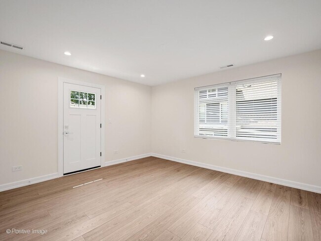 Building Photo - 511 Forest Ave