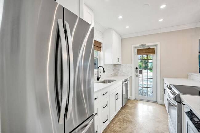 Building Photo - 1145 NE 12th Ave