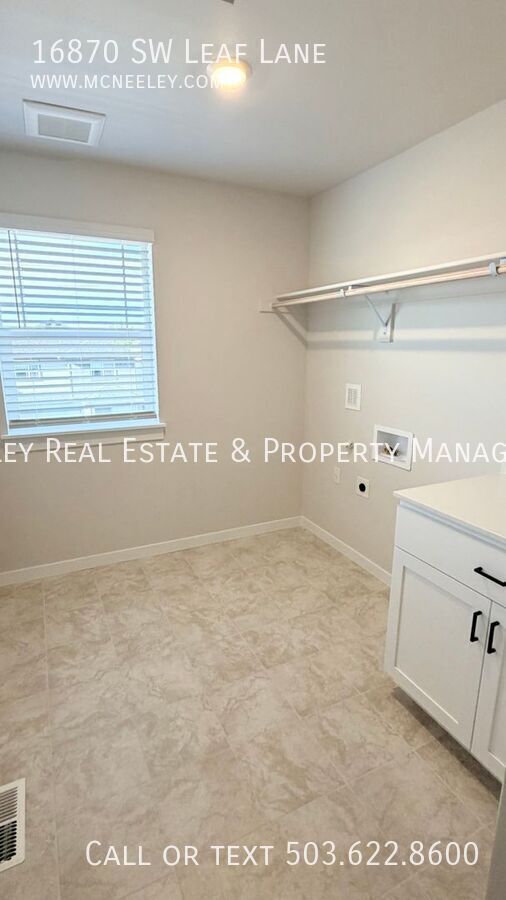 Building Photo - 16870 SW Leaf Ln