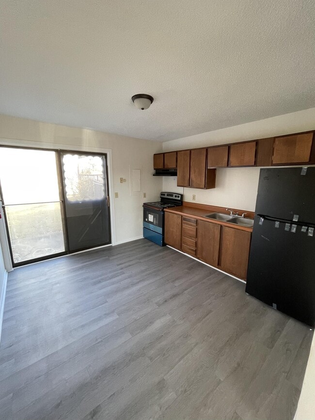 Building Photo - 930 Sparta Dr