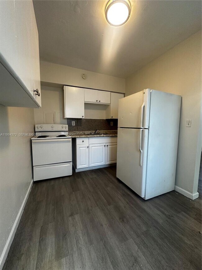 Building Photo - 112 NE 63rd St