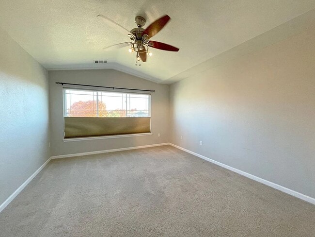 Building Photo - **$500 Off 1st Month's Rent** Spacious 2 Bed, 2 Bath + Office Townhome with Attached Garage | Bro...