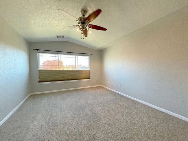 Building Photo - Spacious 2 Bed, 2 Bath + Office Townhome with Attached Garage | Broadlands Community