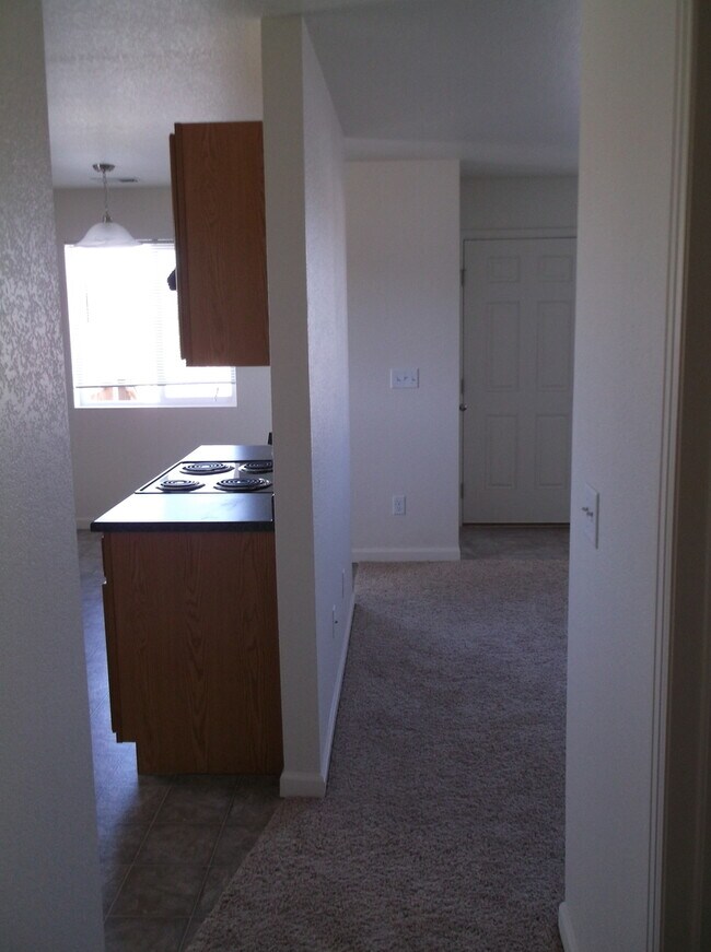 Building Photo - 205 Hunters Way