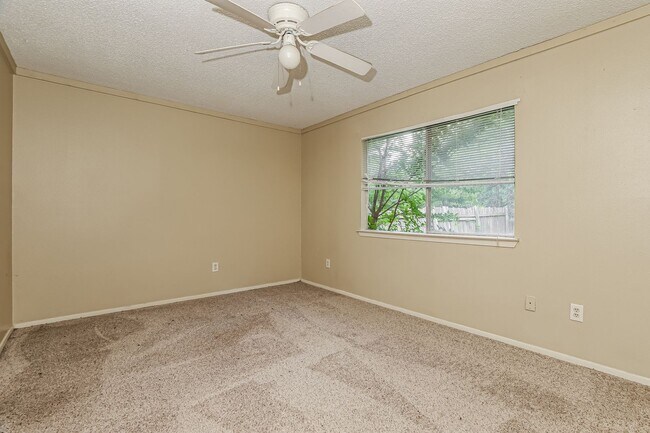 Building Photo - Amazing home ready to move in!