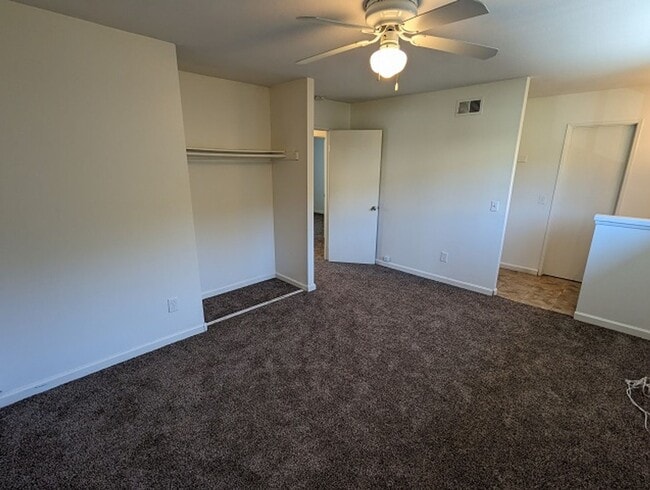 Building Photo - 3 Bedroom 2.5 Bathroom Two Story Townhome in Spring Valley