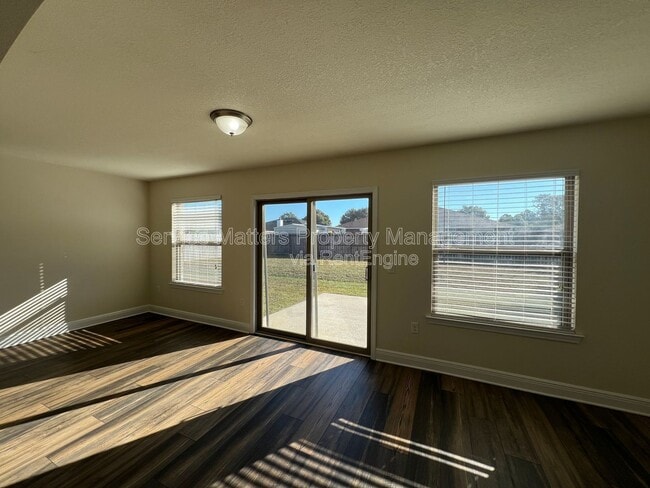 Building Photo - 7037 Season Dr