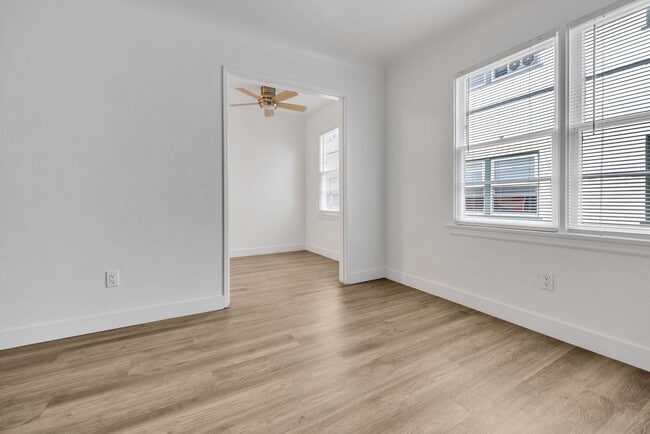 Building Photo - Newly Renovated Studio on 2nd Street- Long Beach