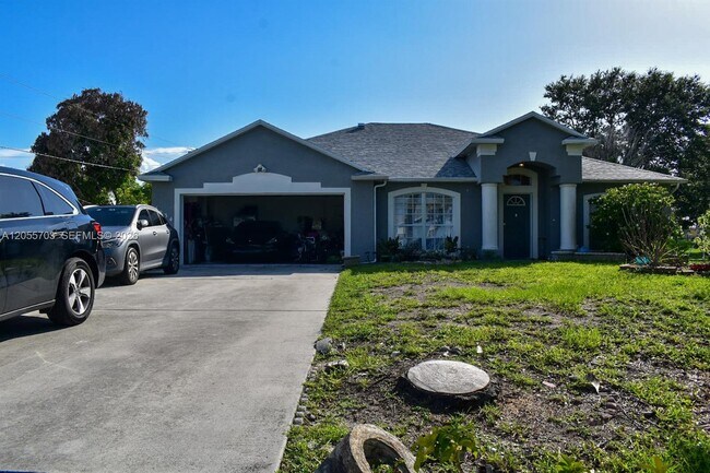 Building Photo - 1834 SW Gemini Ln