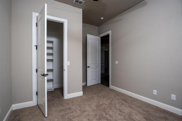 Building Photo - 301 Oar Wood Dr