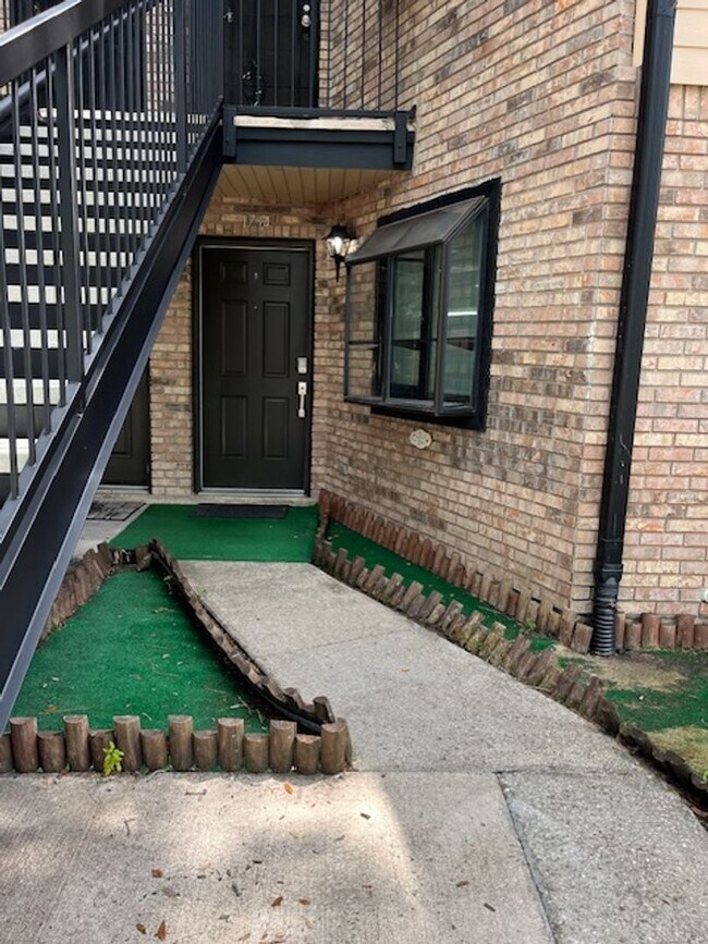 Building Photo - 1734 Foxhall Cir