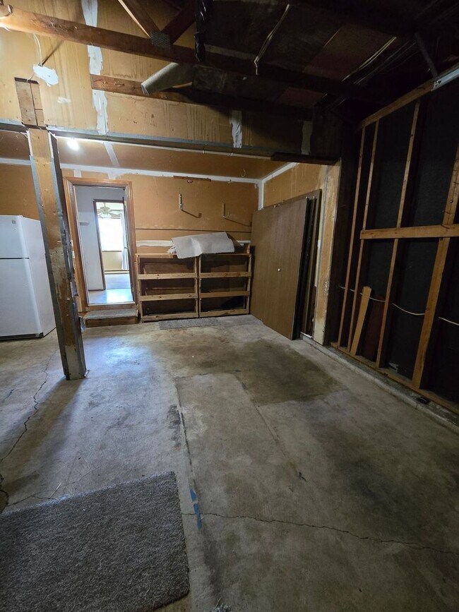 Building Photo - PRELEASING AUGUST 2026: 4 bedroom, 2.5 bathroom House