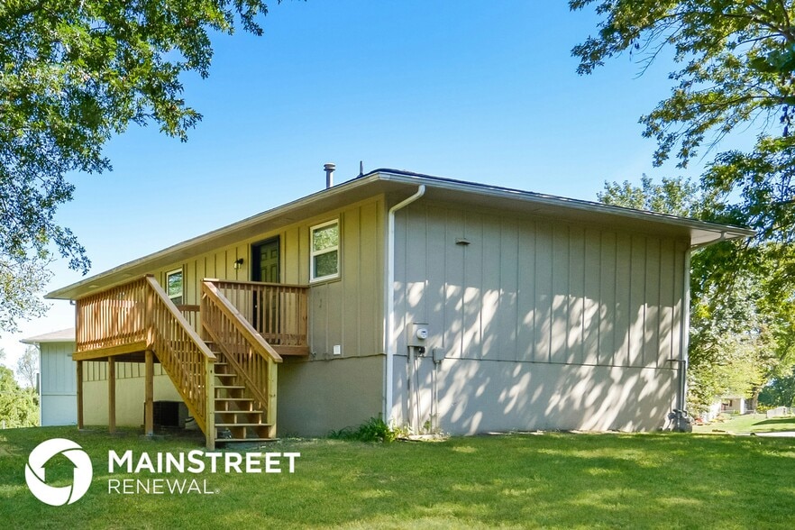 Building Photo - 1306 Queens Ct