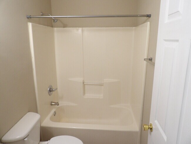 Building Photo - 35 Ashwood Ct