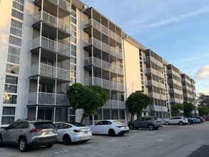 Building Photo - 16950 W Dixie Hwy