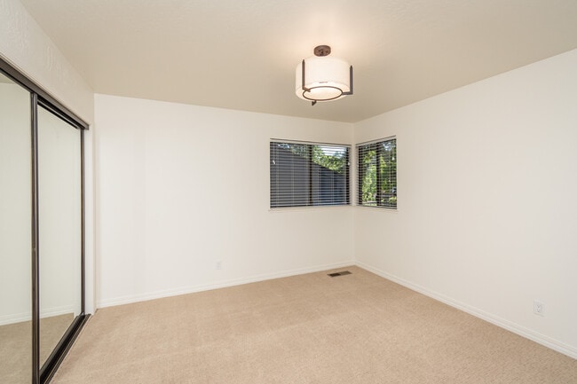 Building Photo - 1797 Silverado Trail