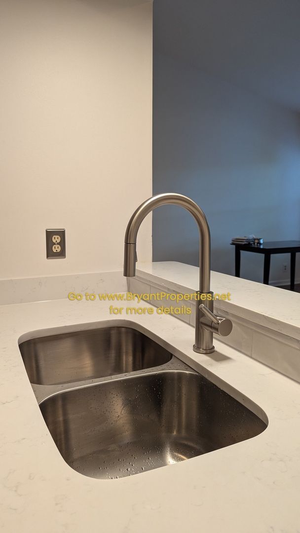 Building Photo - Donelson - Airport - Percy Preist Lake Area