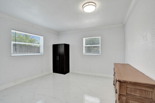 Building Photo - 855 NW 80th Terrace