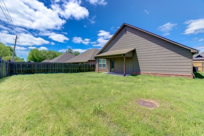 Building Photo - 3 Bed / 2 Bath in Prime Broken Arrow Location