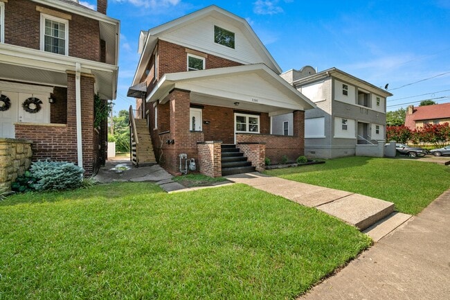 Primary Photo - 1205 Charleston Ave
