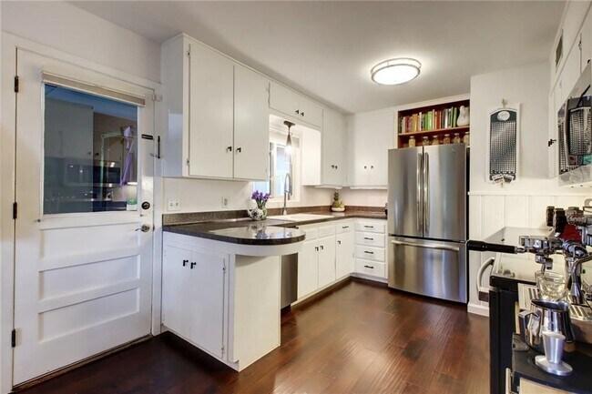 Building Photo - 7807 Lazy Ln