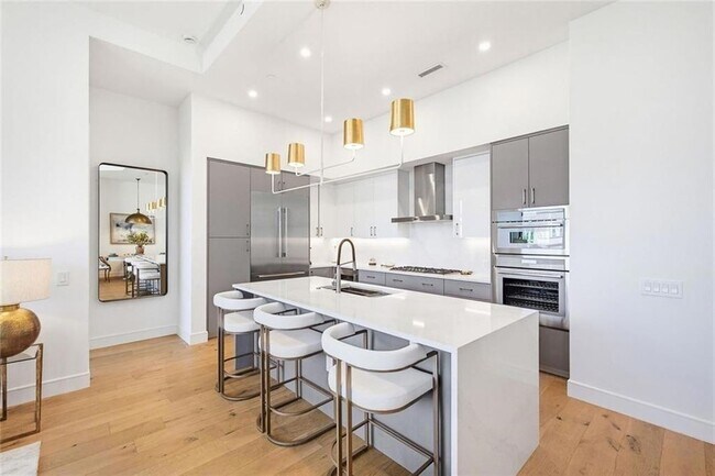 Building Photo - 2425 Peachtree Rd NE