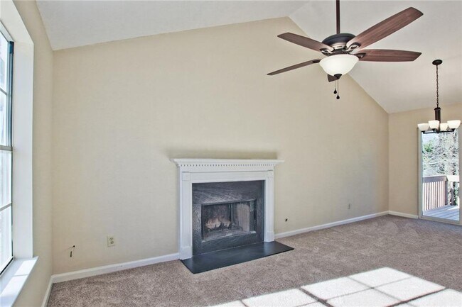 Building Photo - 3657 River Ridge Ct