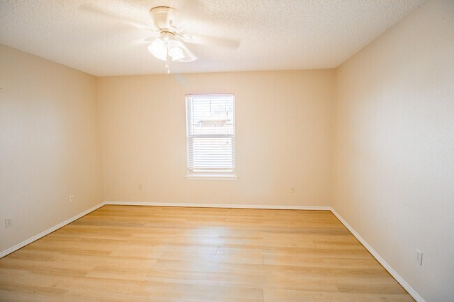 Building Photo - 5742 Dartmouth Dr