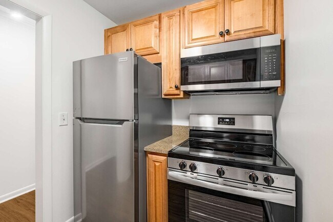 Building Photo - 2601 Hillsboro Pike