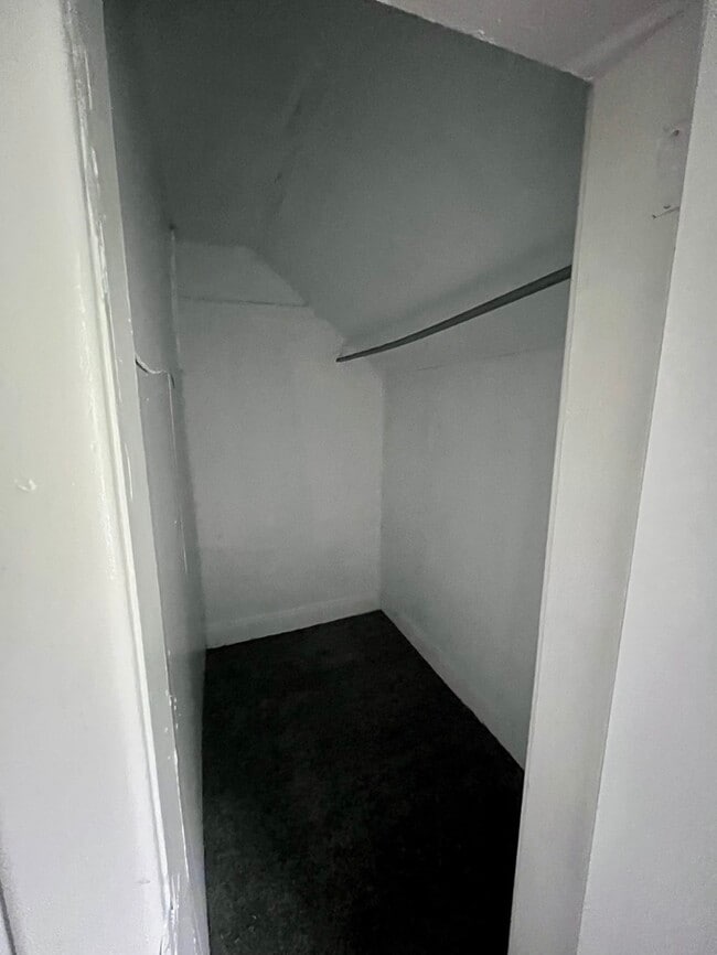 Building Photo - Newly Renovated Single Family Home!