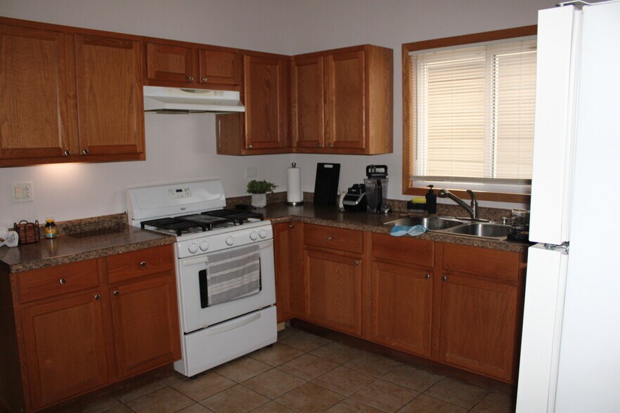 Building Photo - 2012 W 23rd St