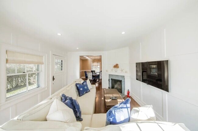 Building Photo - 28 Morey Ln