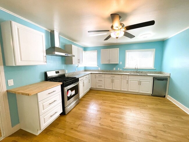 Building Photo - 5250 Whispering Creek Dr