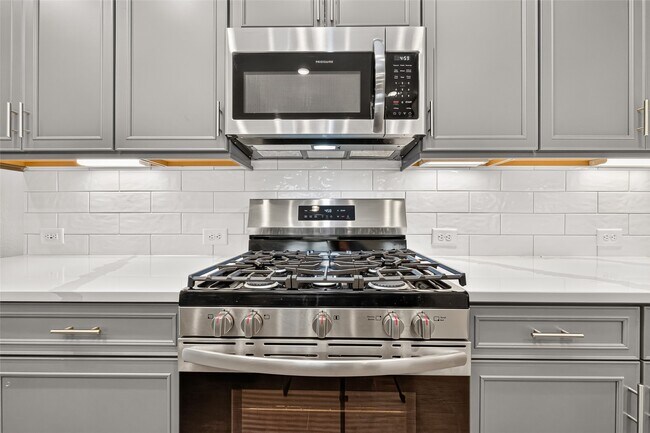 Building Photo - 453 Embden Rim Dr