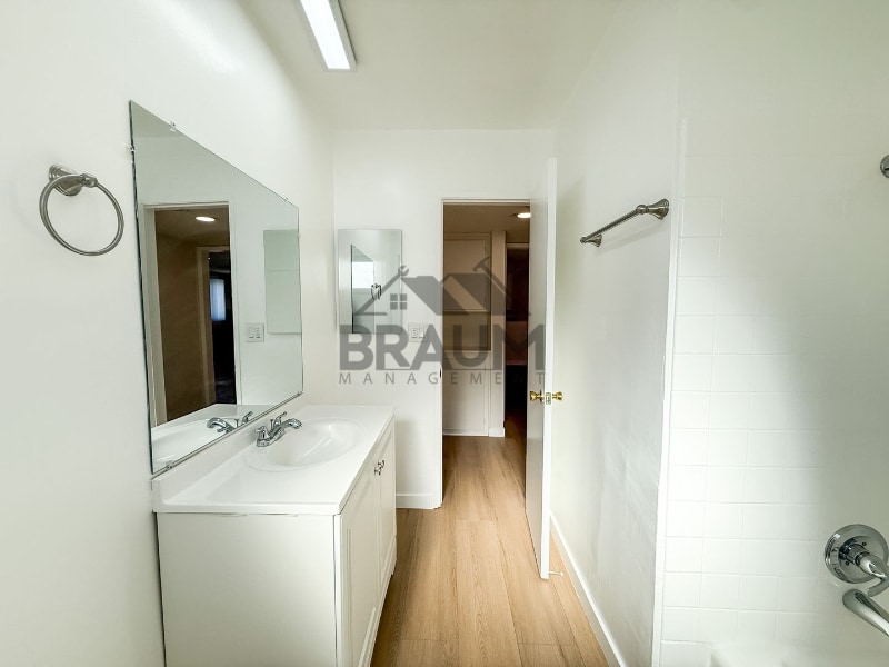 Building Photo - 6041 Whitsett Ave