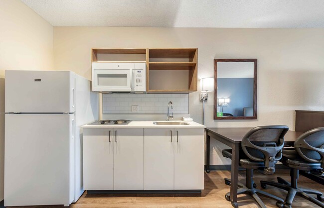 Building Photo - Furnished Studio-Miami - Airport - Doral -...