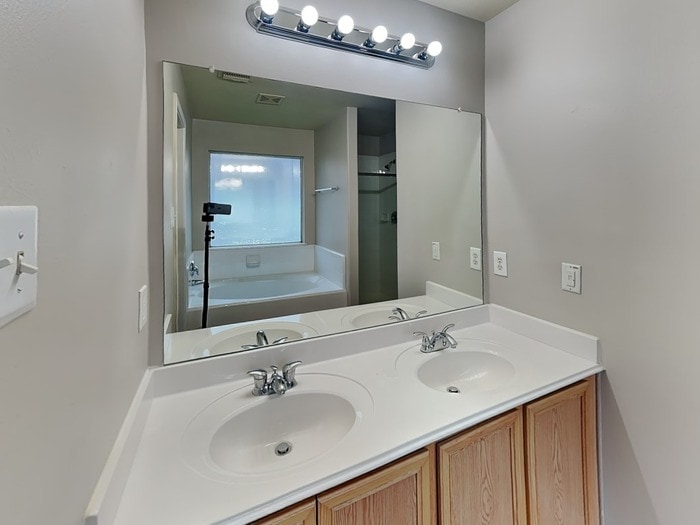 Building Photo - 19710 River Pointe Ln