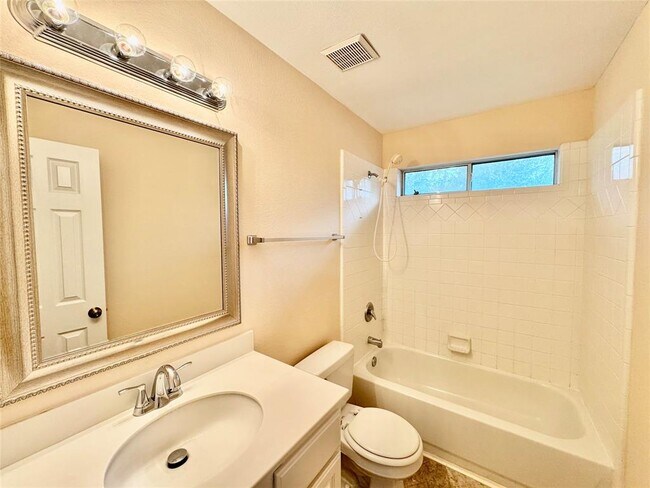 Building Photo - 1818 Maidenhair Ln
