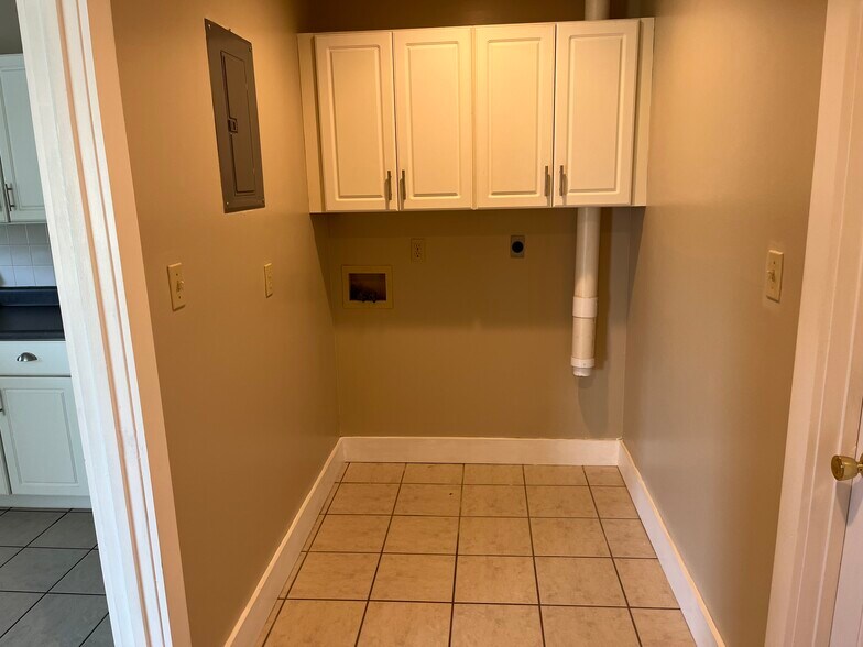Building Photo - 1825 Pinnacle Pt